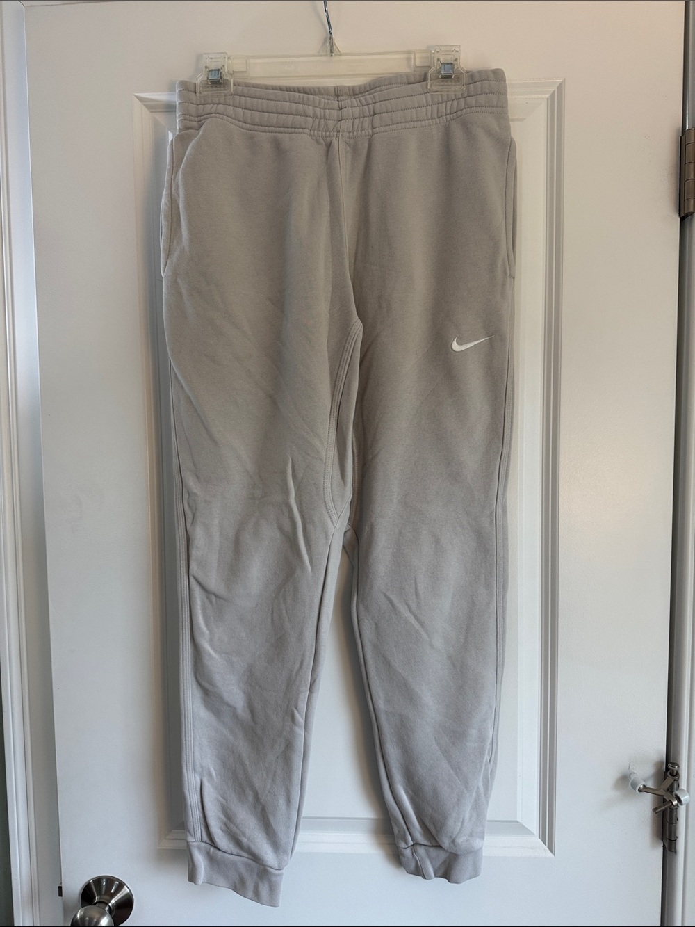 Nike Men’s Light Gray Jogger Sweatpants